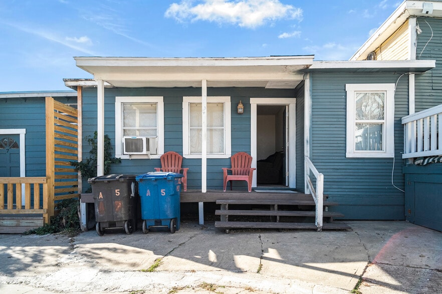 More Photos Of 1110 W Ashby Pl, San Antonio Apartments For Sale