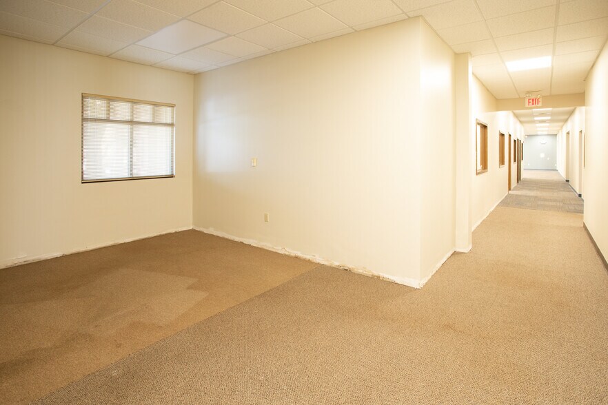 More Photos Of 439 State Rd, North Dartmouth Storefront For Lease