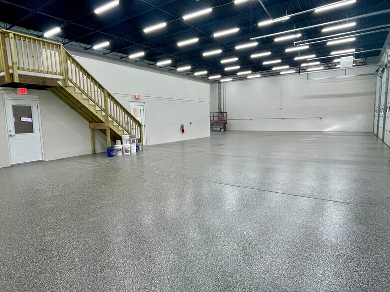 More Photos Of 3925 Lafayette Blvd, Fredericksburg Flex For Lease