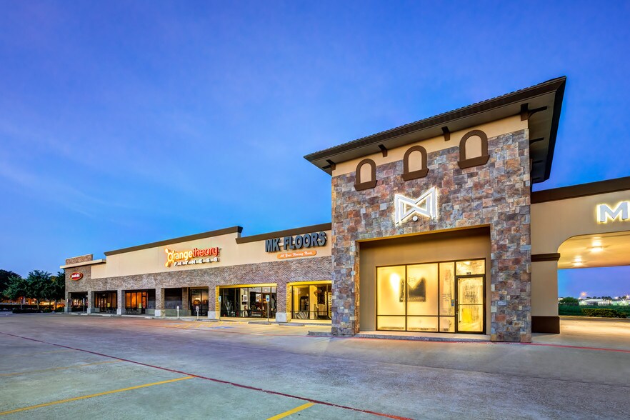 More Photos Of 9517 W Broadway St, Pearland Freestanding For Lease