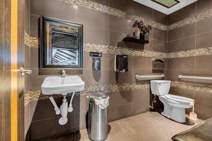 More Photos Of 82 Montgomery Ave, Long Branch Fast Food For Lease