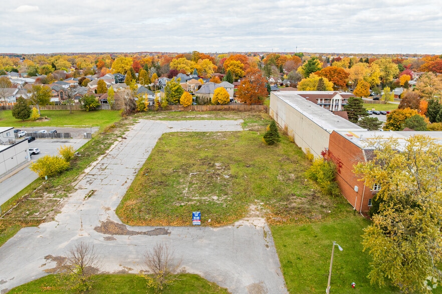 More Photos Of 7797 Lundy's Ln, Niagara Falls Hotel For Sale