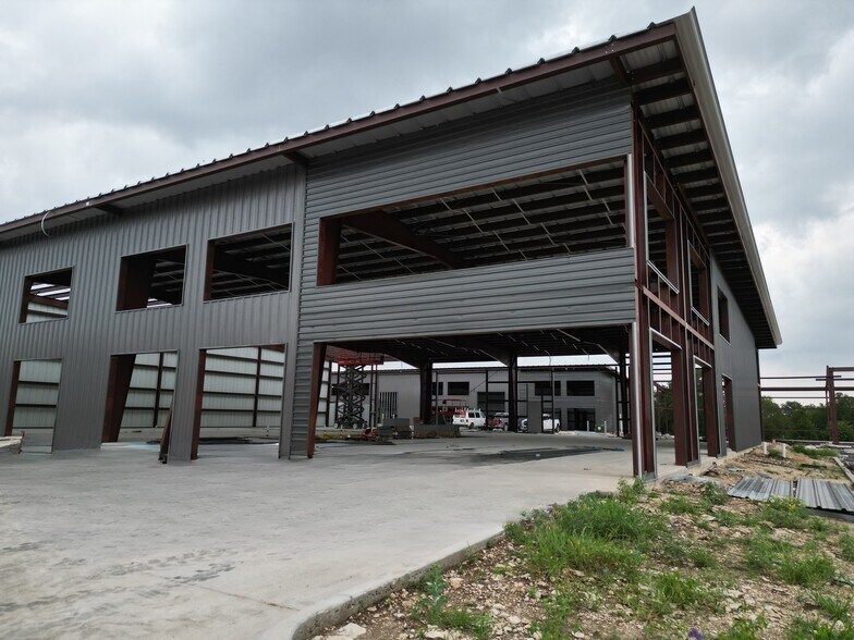 More Photos Of 7000 Airport Rd, Georgetown Light Distribution For Sale
