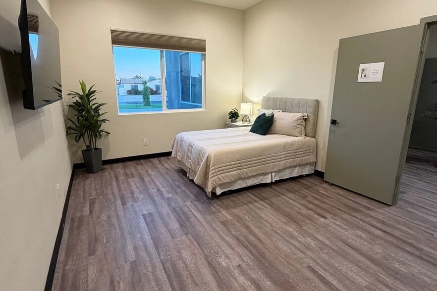 More Photos Of 16020 N 37th St, Phoenix Assisted Living For Sale