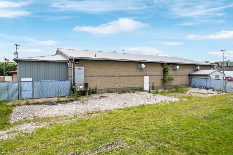 More Photos Of 200 Roosevelt St, Minerva Warehouse For Lease