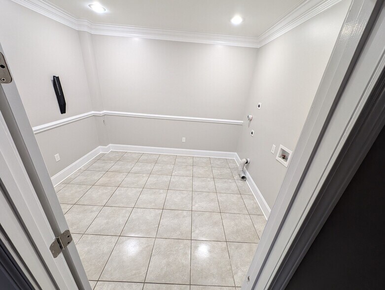 More Photos Of 1317 Cedar Lane Rd, Greenville Light Manufacturing For Lease