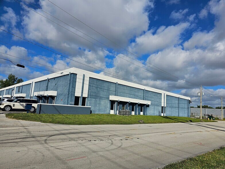 Primary Photo Of 3277 SE 14th Ave, Fort Lauderdale Warehouse For Lease