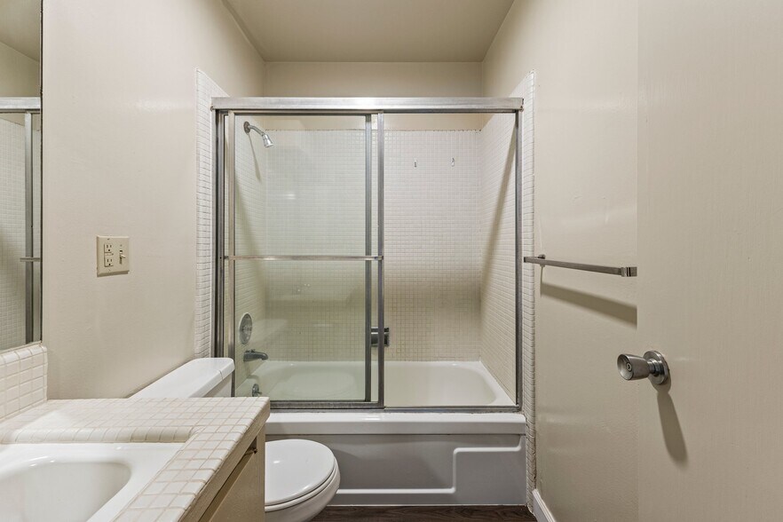 More Photos Of 55 El Camino Real, Burlingame Apartments For Sale