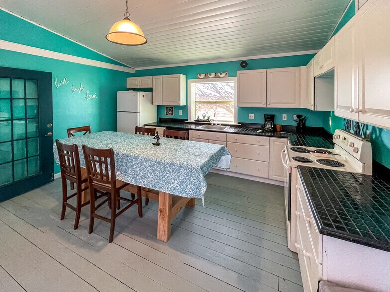 More Photos Of 3001 E Frontage Rd, Amado Restaurant For Sale