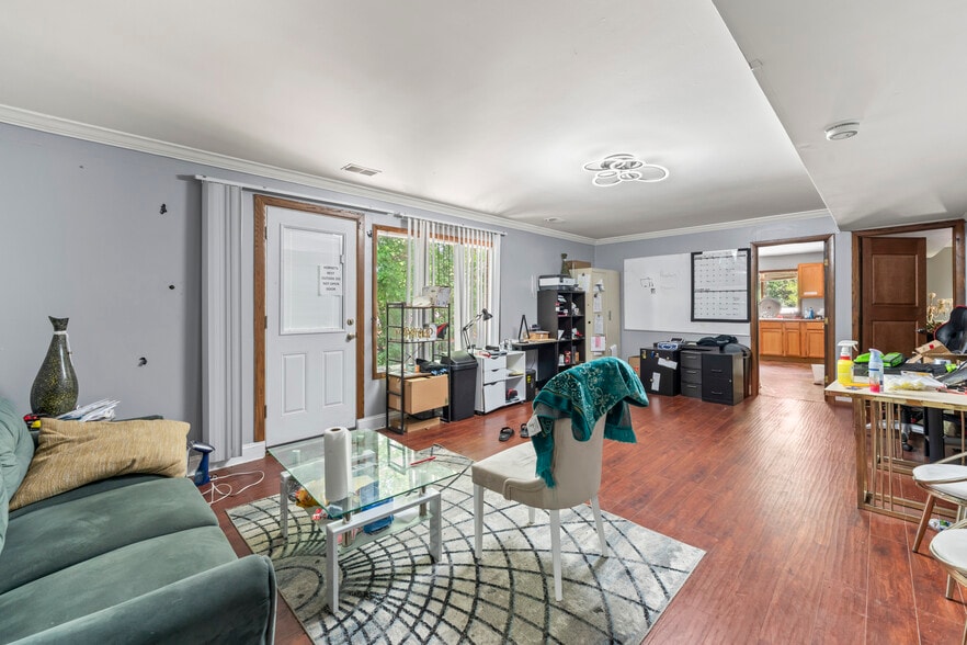 More Photos Of 10140 S Roberts Rd, Palos Hills Bar For Sale