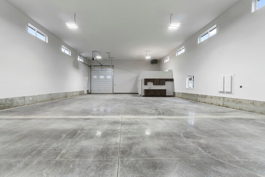 More Photos Of 3493 W Daugharty Loop, Hayden Industrial For Lease