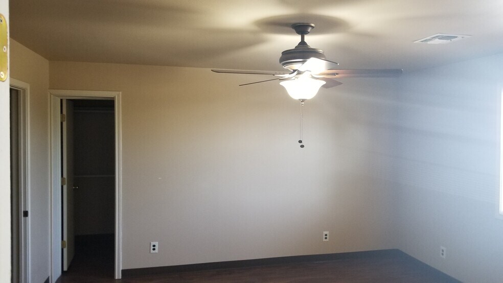 More Photos Of 3701 US Highway 81, Marlow Warehouse For Lease