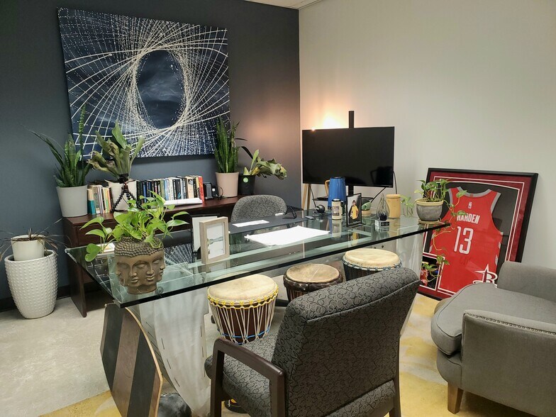 More Photos Of 2121 Market St, Galveston Coworking Space