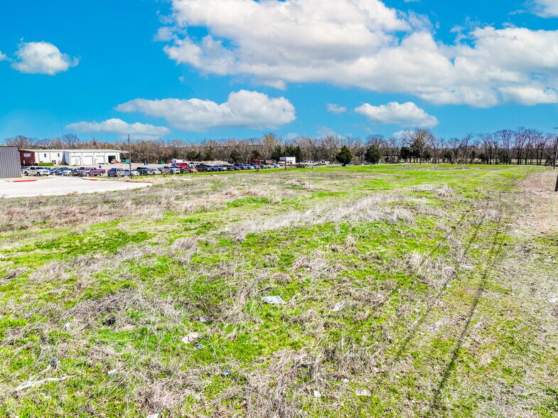 More Photos Of 551 University Dr, McKinney Showroom For Lease