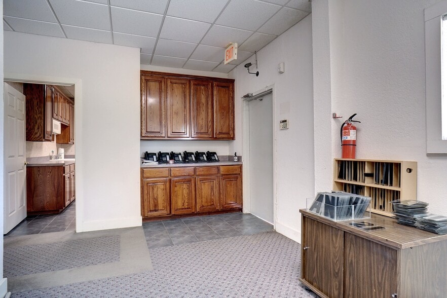 More Photos Of 1303 Northwest Hwy, Garland Office For Lease