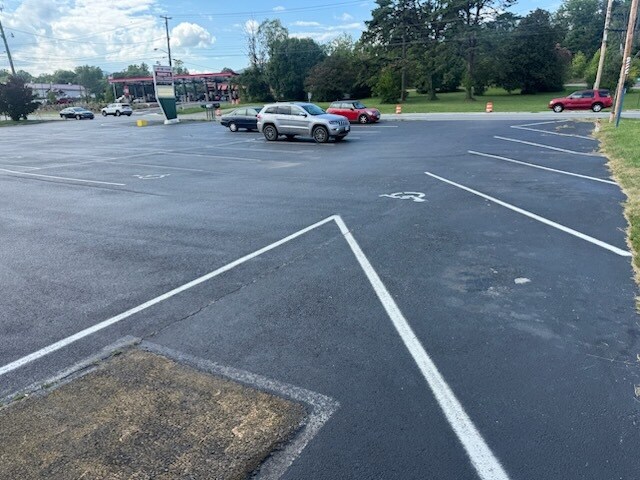 More Photos Of 7547 Williamson Rd, Hollins Storefront For Lease