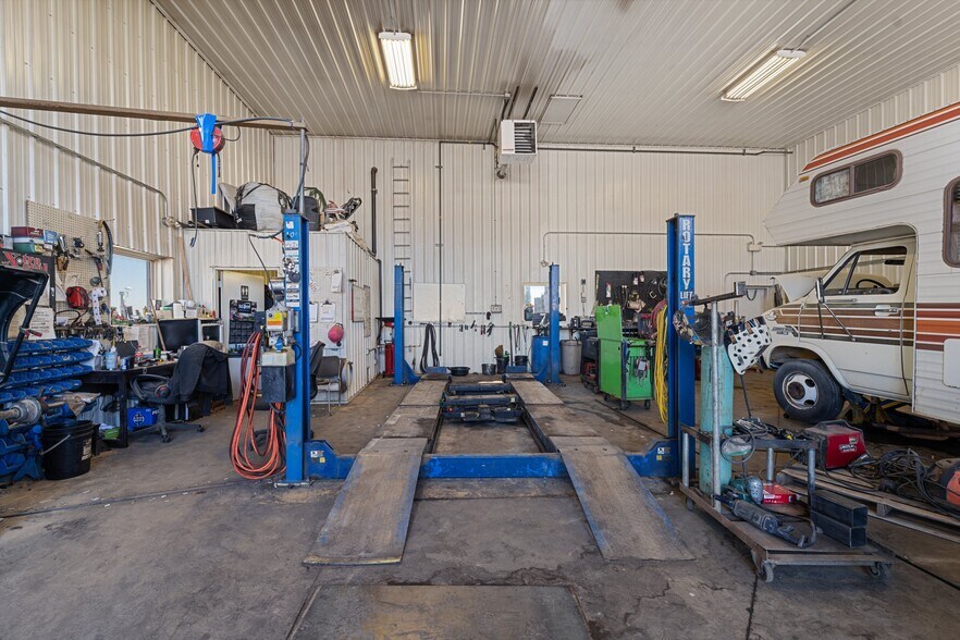 More Photos Of 81 Barstow St, Carseland Auto Repair For Sale