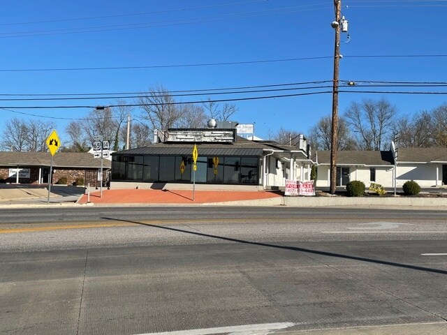 More Photos Of 502 N 3rd St, Ozark Storefront Retail Office For Sale