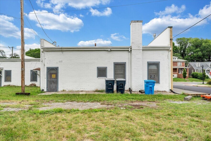 More Photos Of 2302 Melrose Ave NW, Roanoke Flex For Lease
