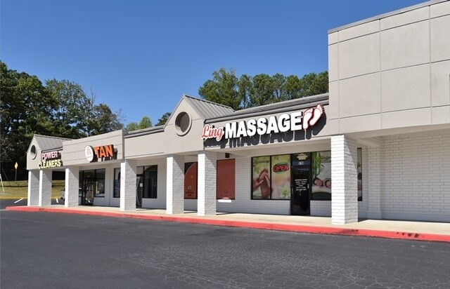 More Photos Of 2421-2423 Shallowford Rd, Marietta Unknown For Lease