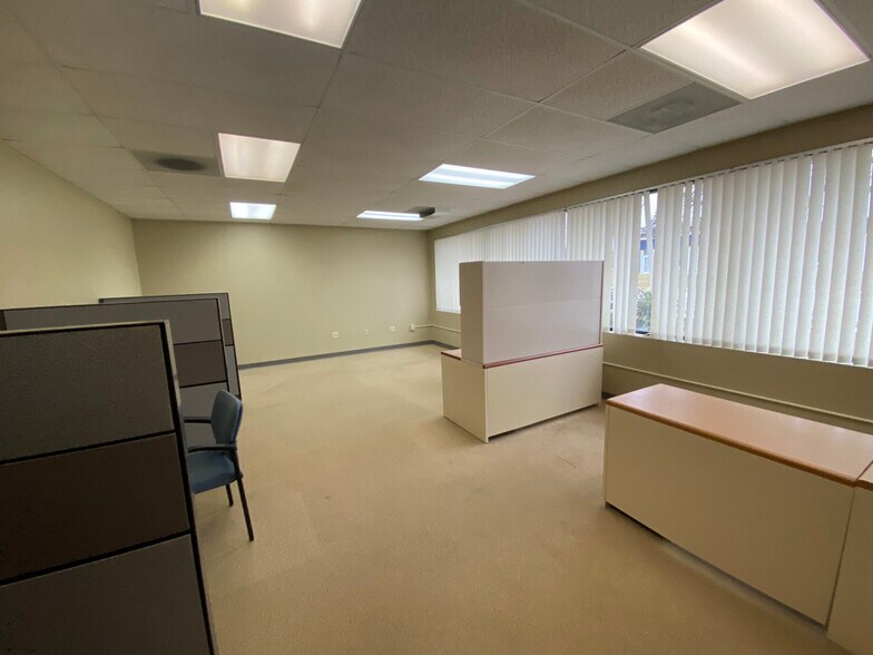 More Photos Of 201 Devonshire Dr, Champaign Medical For Lease