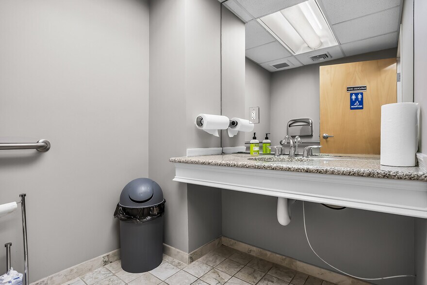 More Photos Of 39 Woodland Rd, Roseland Office For Sale