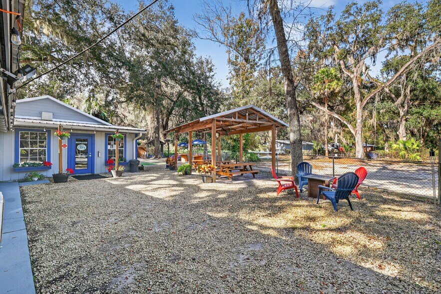 More Photos Of 2396 N Country Road 470, Lake Panasoffkee General Retail For Sale