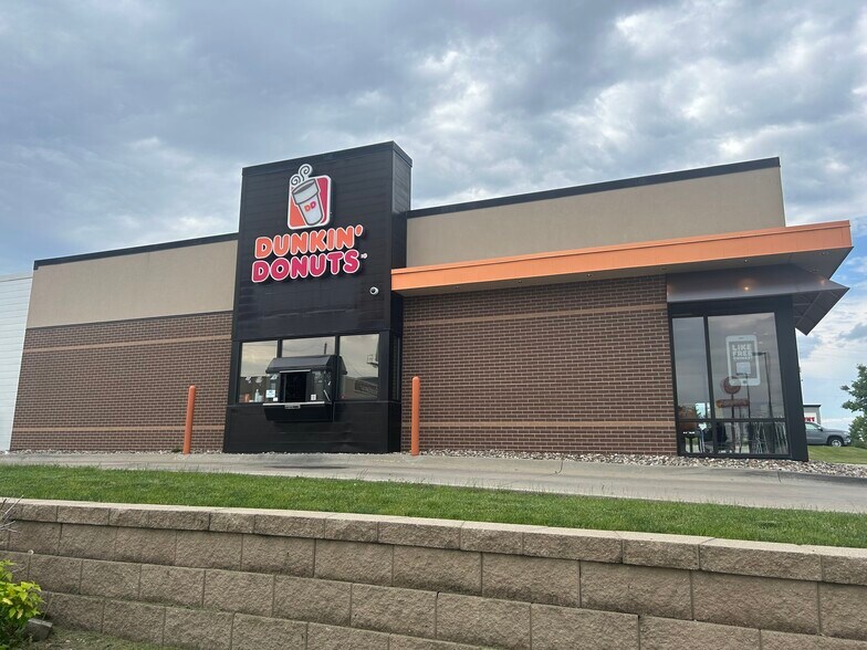 More Photos Of 4212 Merle Hay Rd, Des Moines General Retail For Sale