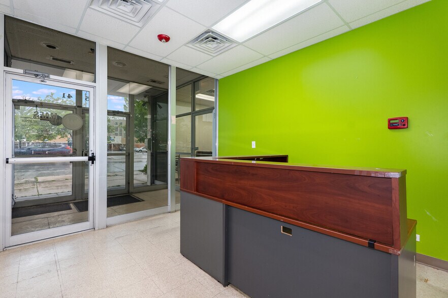 More Photos Of 7541 N Western Ave, Chicago Office For Sale