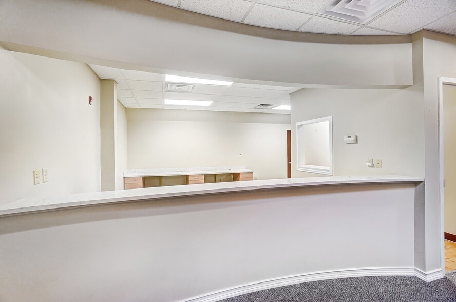 More Photos Of 916-920 W Market St, Lima Medical For Lease