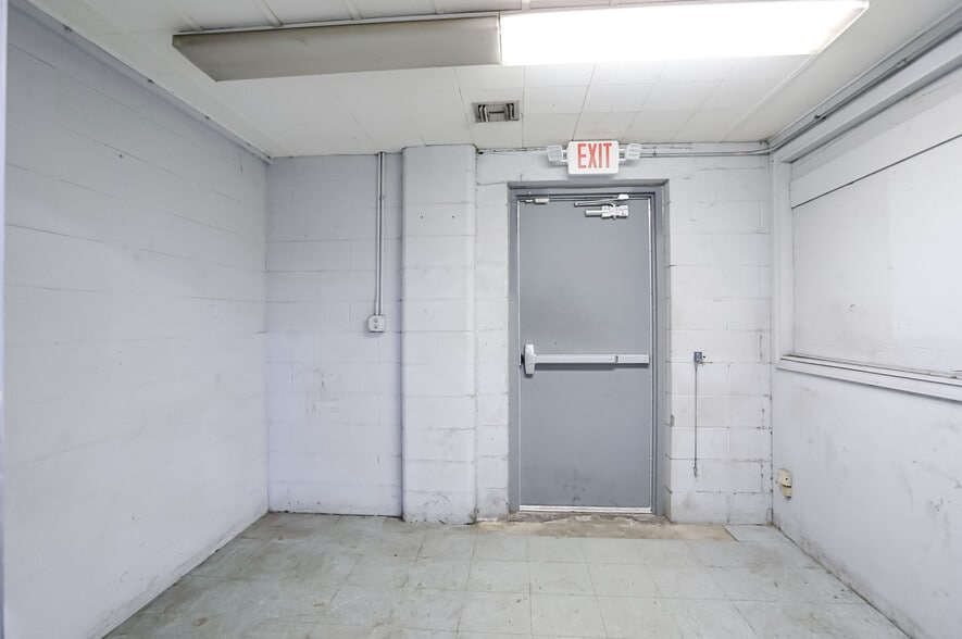 More Photos Of 2334 Production Dr, Indianapolis Warehouse For Lease