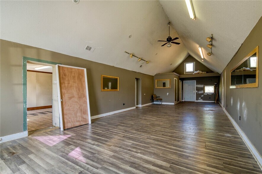 More Photos Of 810 Sportin Life Ln, Westminster Freestanding For Sale