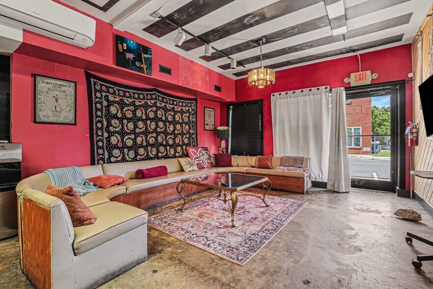 More Photos Of 705 W Rosemary St, Chapel Hill Storefront For Sale