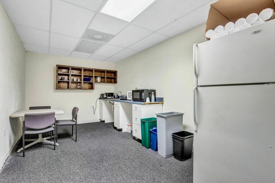 More Photos Of 902 E New Haven Ave, Melbourne Coworking Space