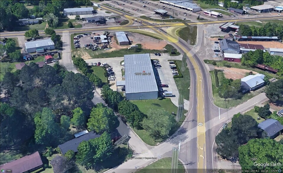 More Photos Of 1976 Highway 43 N, Canton Storefront For Lease