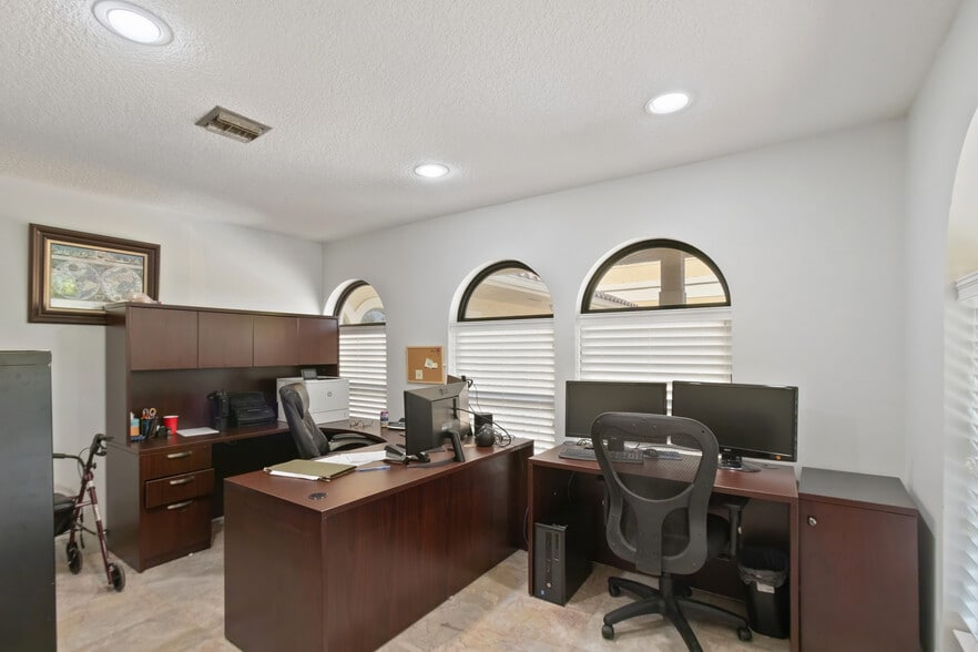 More Photos Of 6971 N Federal Hwy, Boca Raton Medical For Sale