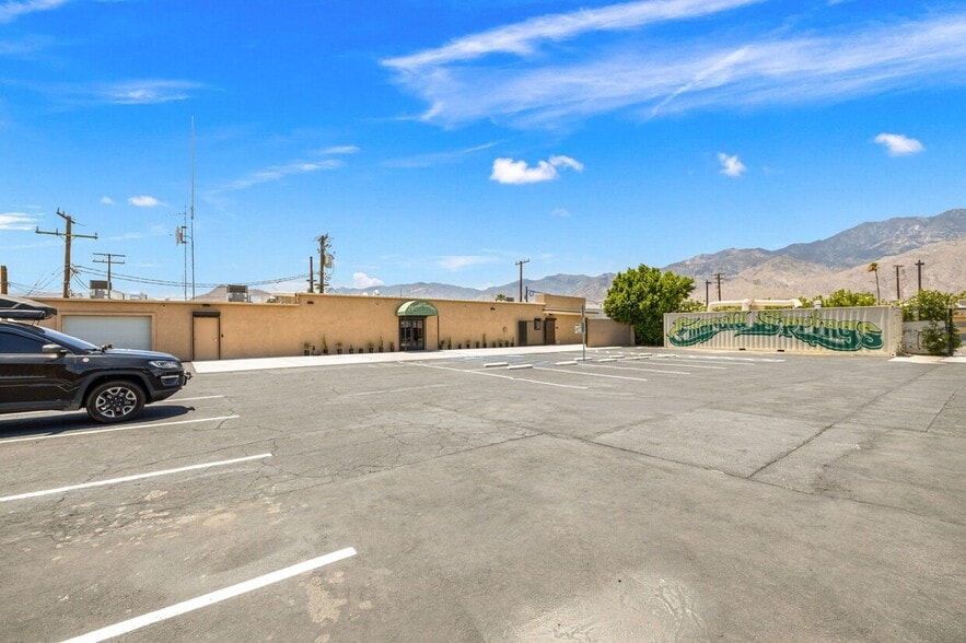 More Photos Of 560 S Williams Rd, Palm Springs Showroom For Sale