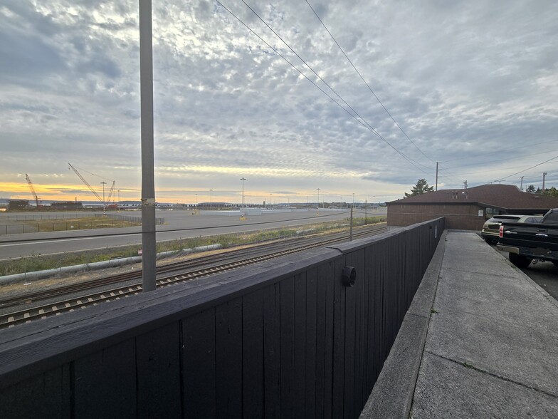 More Photos Of 2516 W Marine View Dr, Everett Office For Lease