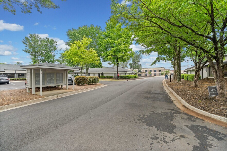 More Photos Of 600 Bld C Houze Way, Roswell Medical For Lease