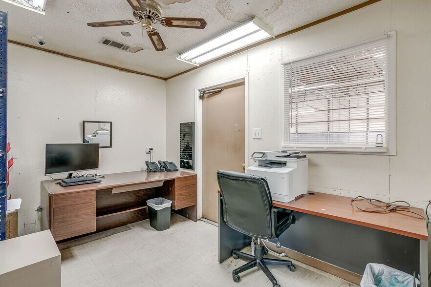 More Photos Of 3040 Ramona Dr, Fort Worth Research And Development For Lease