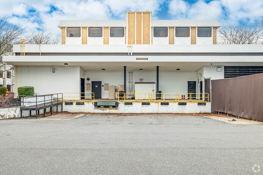 More Photos Of 1 Huntington Quadrangle, Melville Office For Lease