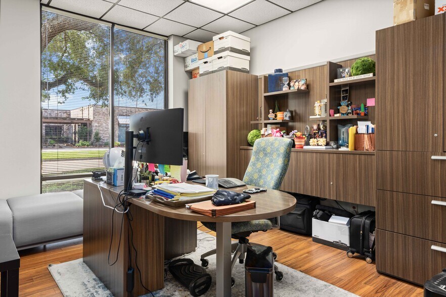 More Photos Of 17227 Mercury Dr, Houston Medical For Sale