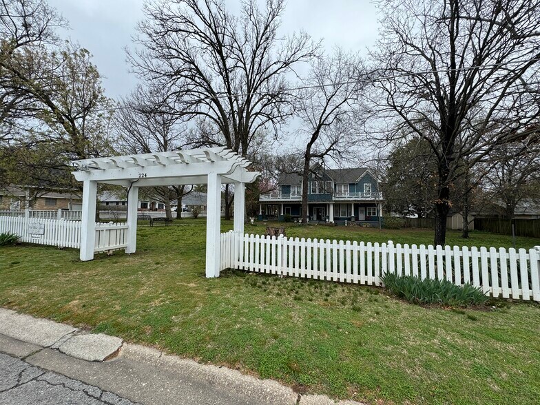 More Photos Of 224 W Chickasaw St, Tahlequah Hospitality For Sale