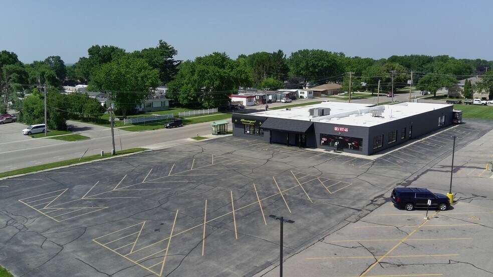 More Photos Of 1944 Center Ave, Janesville Storefront For Sale