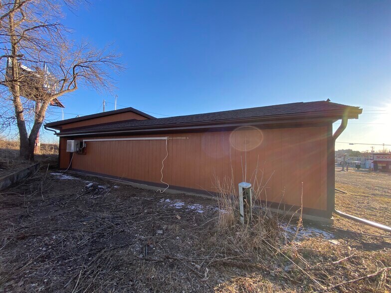 More Photos Of 817 Marshall St, Albert Lea Flex For Sale