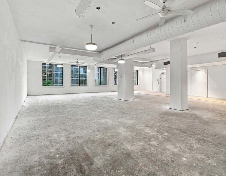 More Photos Of 71-77 Bank St, Ottawa Office For Lease