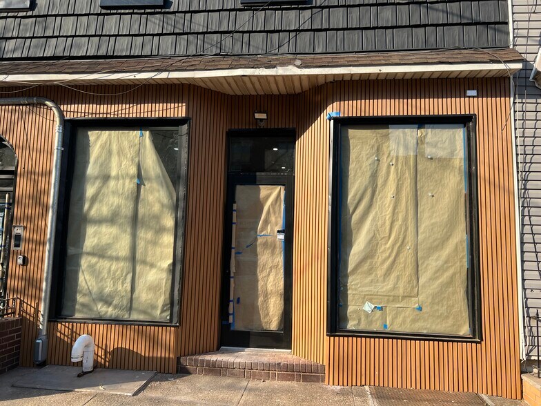 Primary Photo Of 943 Metropolitan Ave, Brooklyn Apartments For Lease