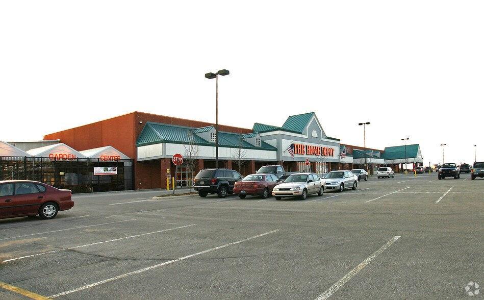 More Photos Of 1590-1614 Anderson Rd, Petoskey General Retail For Lease