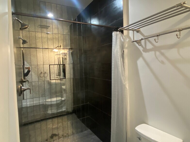 More Photos Of 1802 11th St NW, Washington Office For Lease