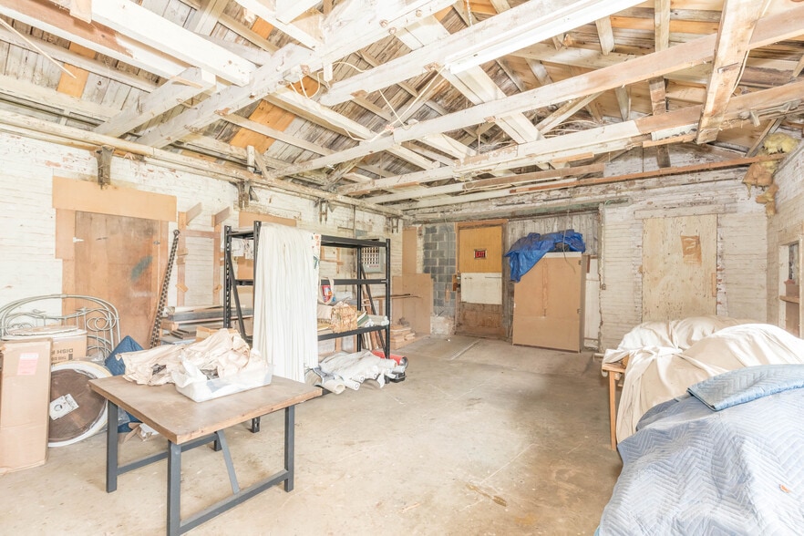 More Photos Of 1340 W Main St, Wytheville Loft Creative Space For Sale